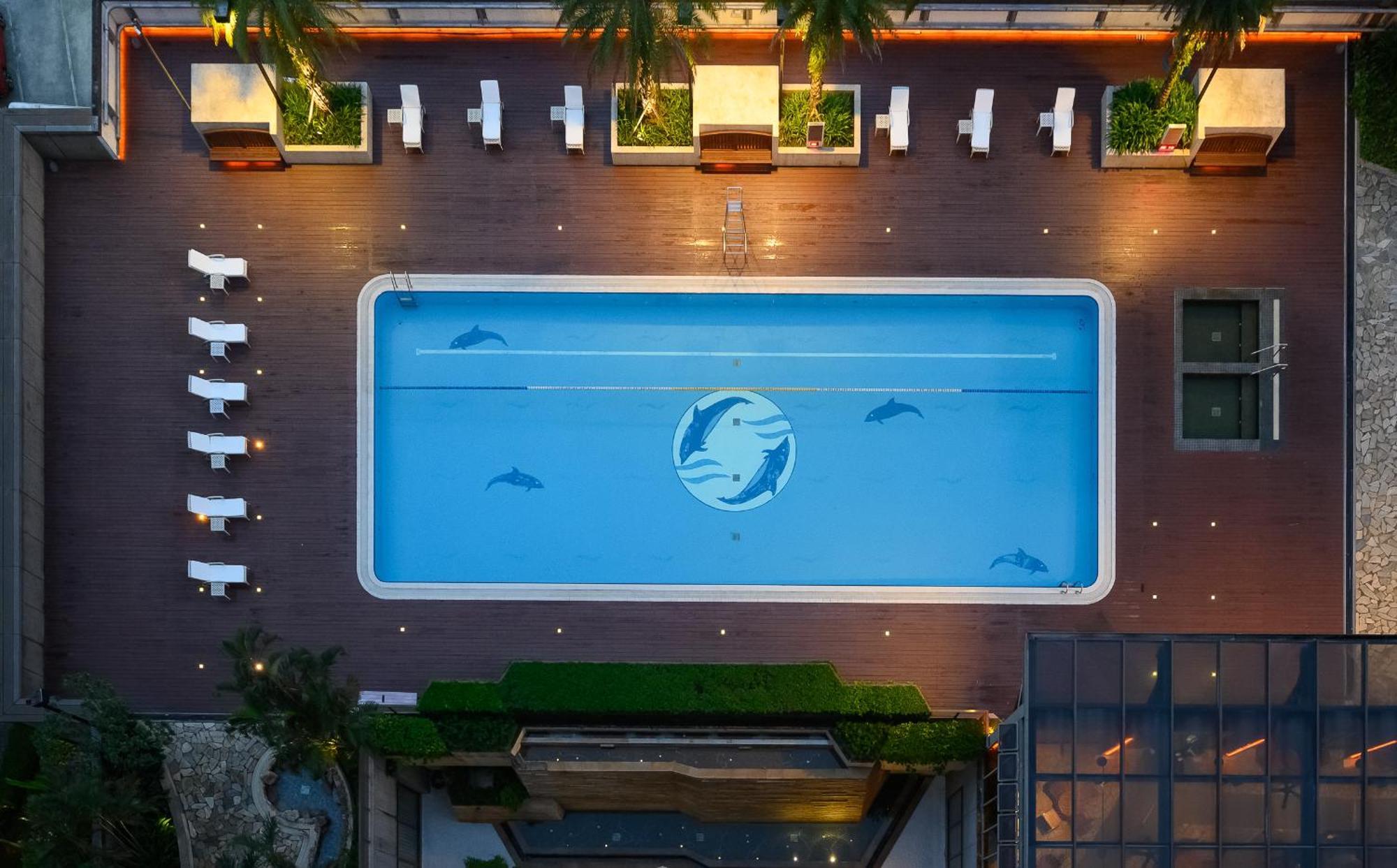 Evergreen Resort Hotel - Jiaosi Цзяосі Екстер'єр фото The pool at the Dolphinarium