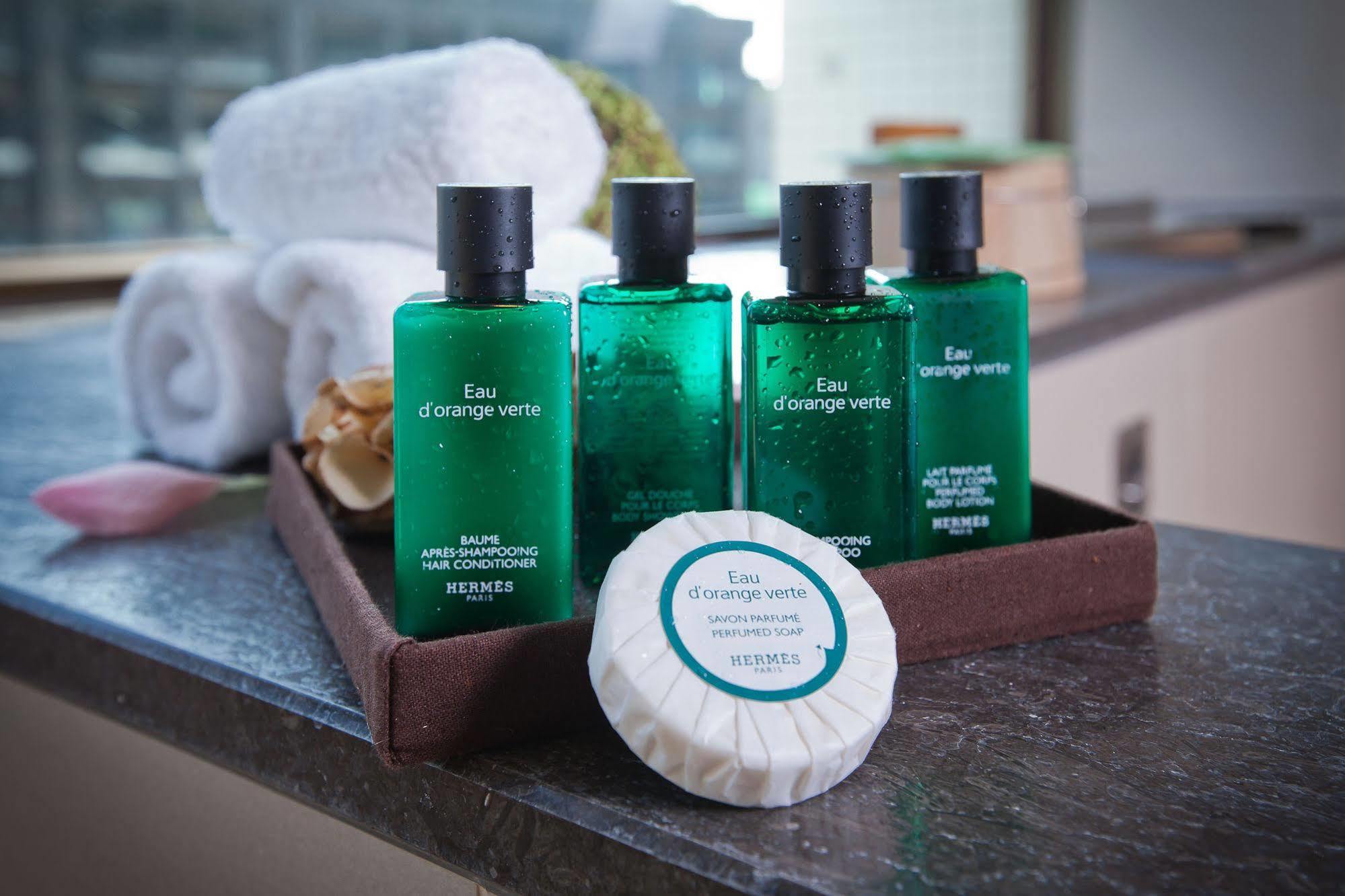 Evergreen Resort Hotel - Jiaosi Цзяосі Екстер'єр фото Products by L'Occitane