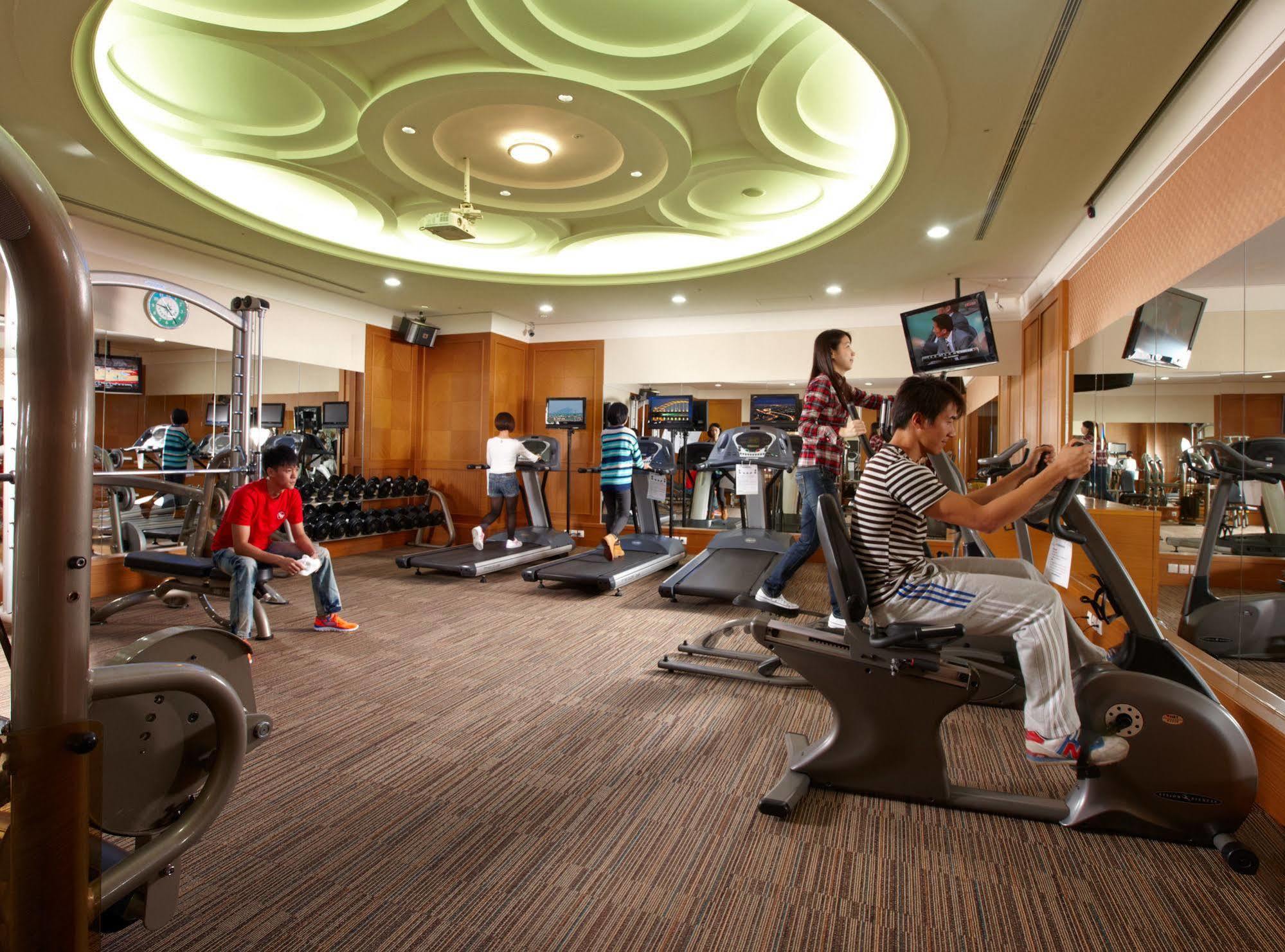 Evergreen Resort Hotel - Jiaosi Цзяосі Екстер'єр фото The gym at the hotel